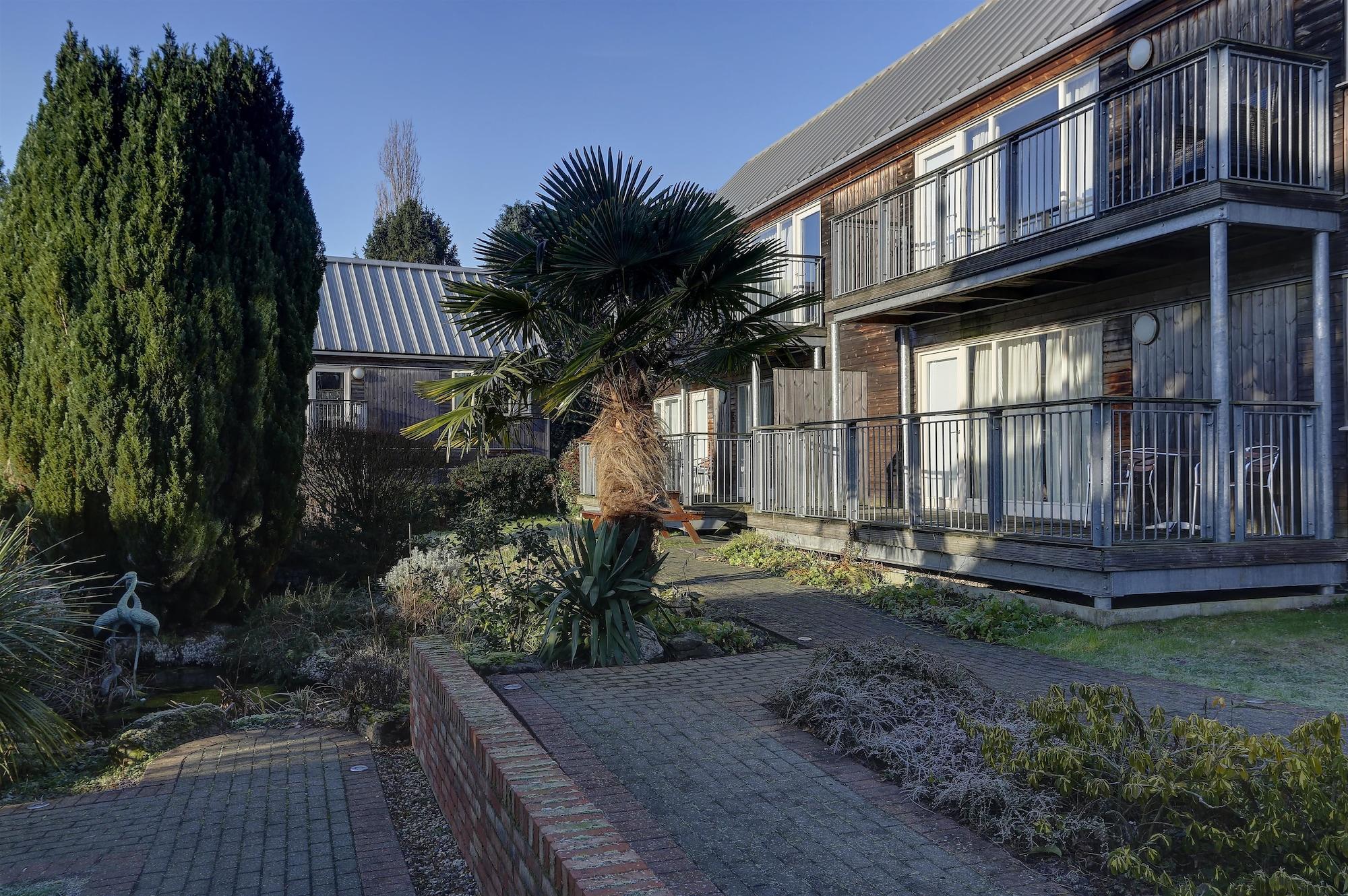 Oaklands Hotel Thorpe St Andrew Экстерьер фото