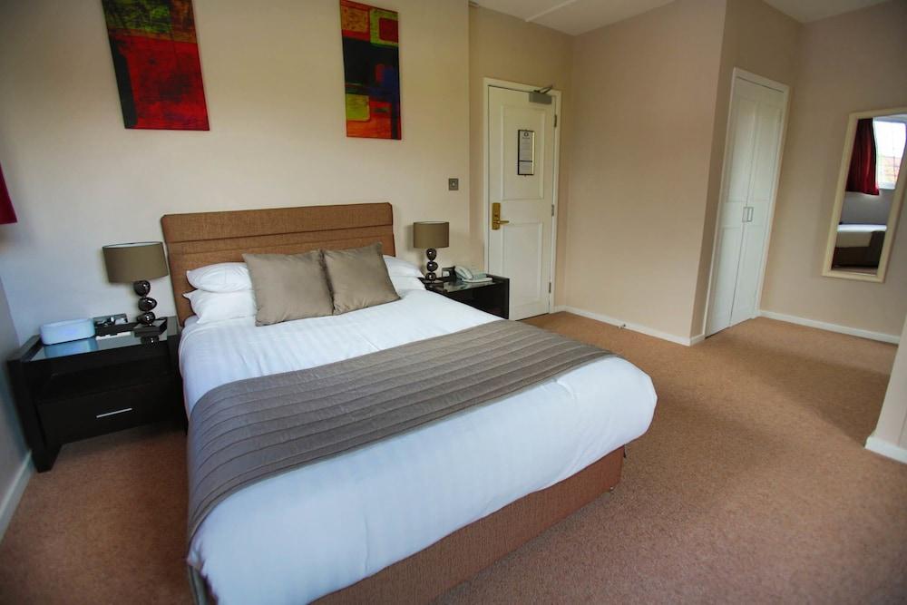 Oaklands Hotel Thorpe St Andrew Экстерьер фото