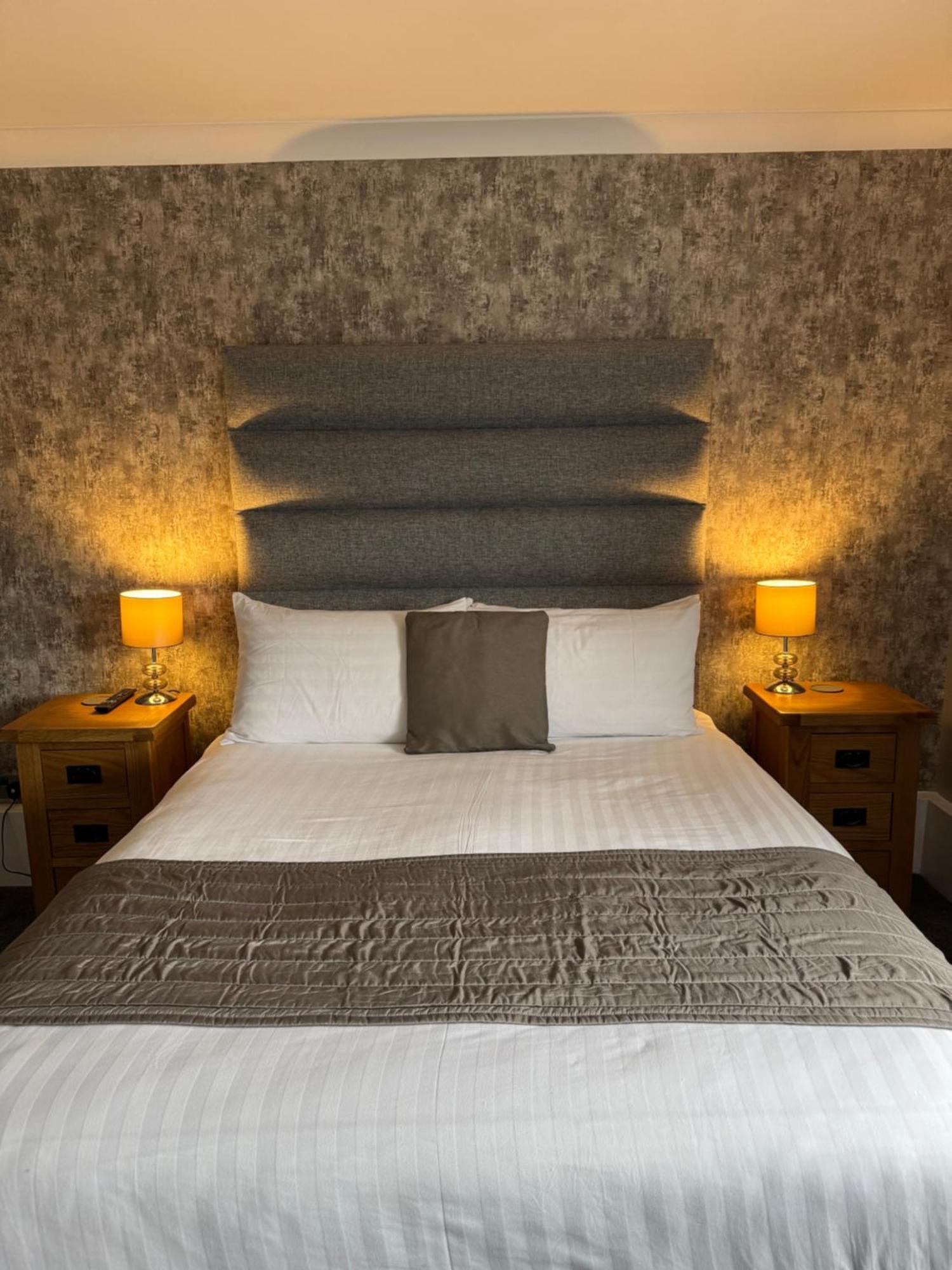 Oaklands Hotel Thorpe St Andrew Экстерьер фото