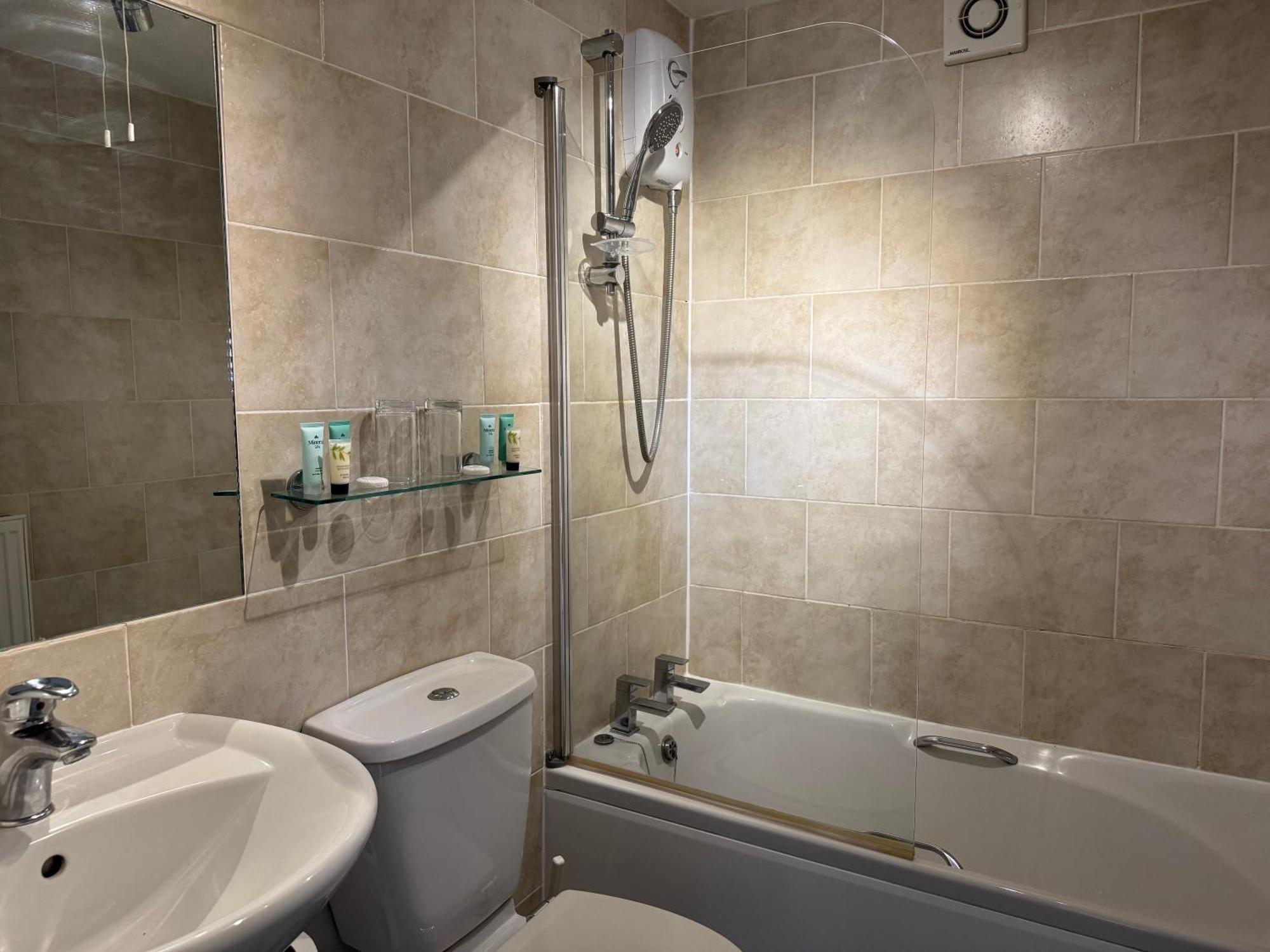 Oaklands Hotel Thorpe St Andrew Экстерьер фото