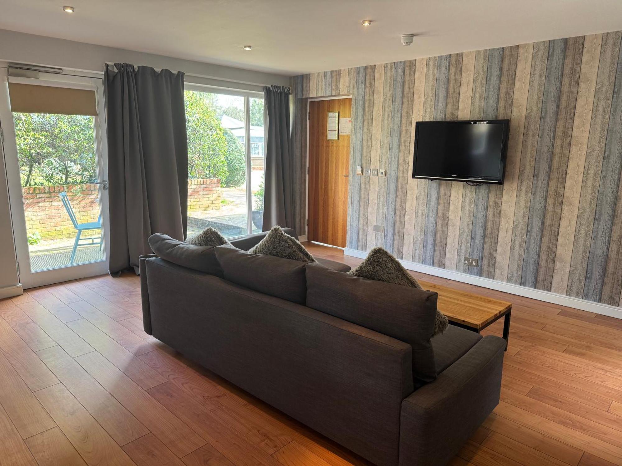 Oaklands Hotel Thorpe St Andrew Экстерьер фото
