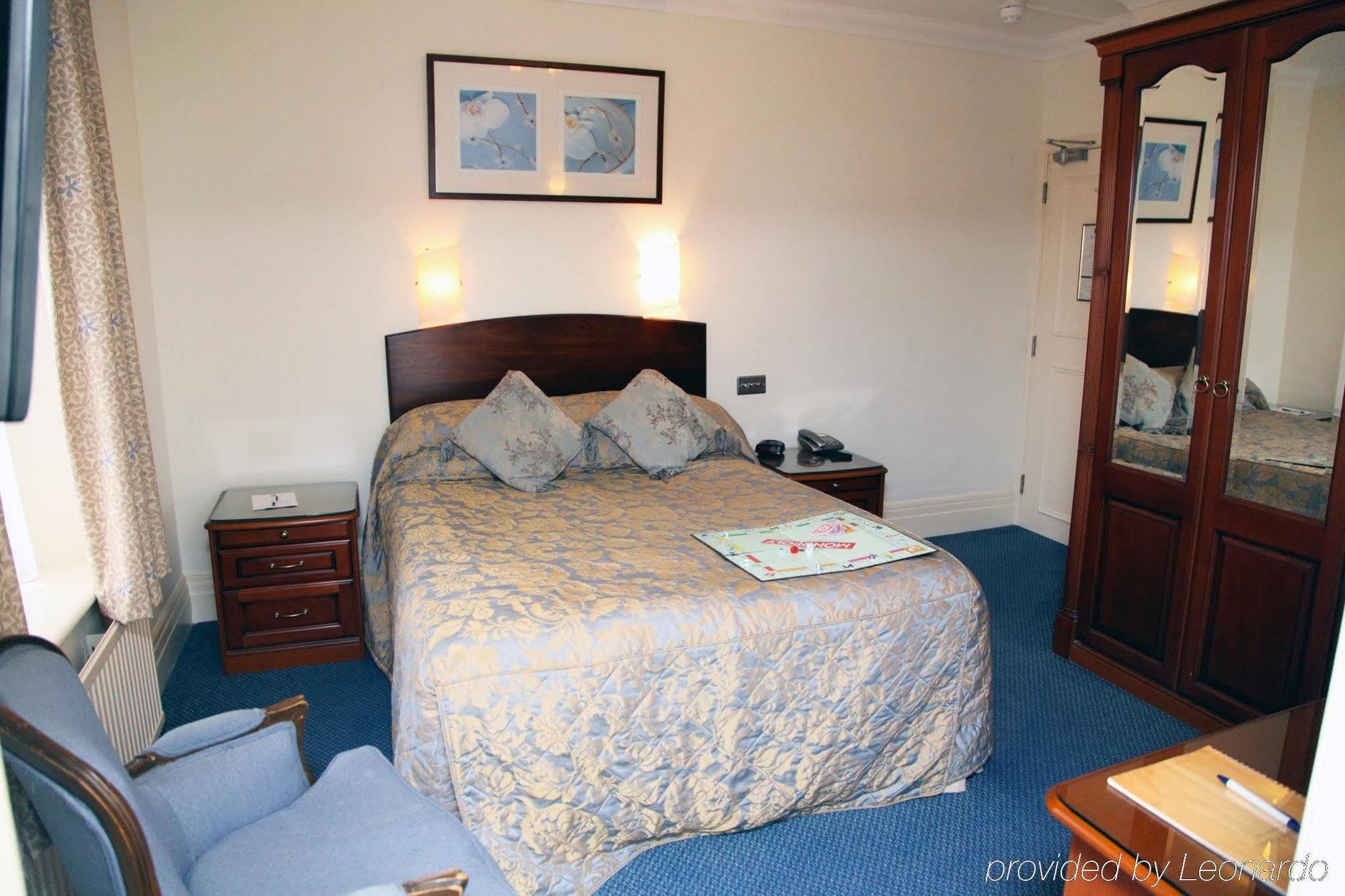 Oaklands Hotel Thorpe St Andrew Экстерьер фото